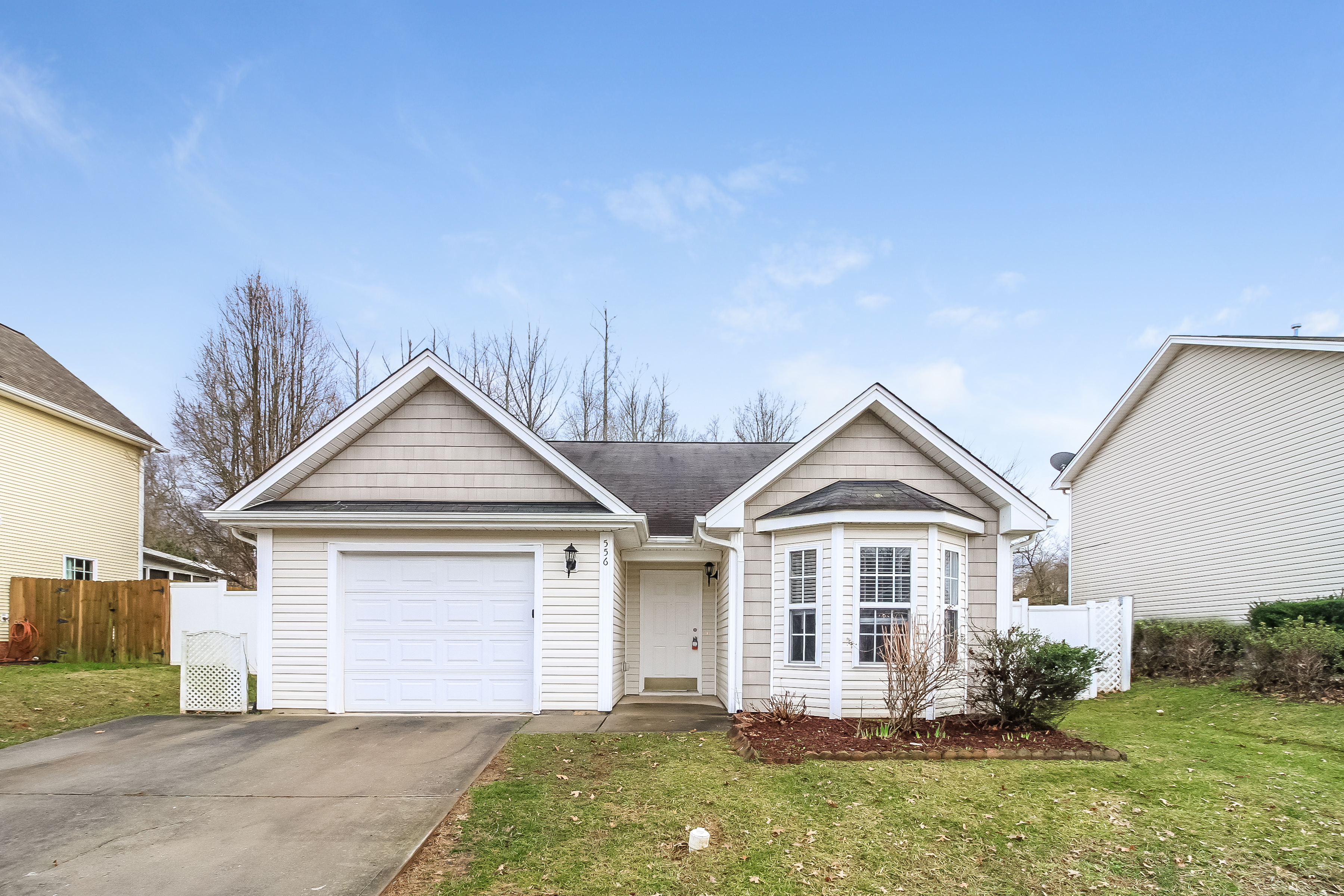 556 Lakeside Valley Dr Winston-Salem, NC 27107